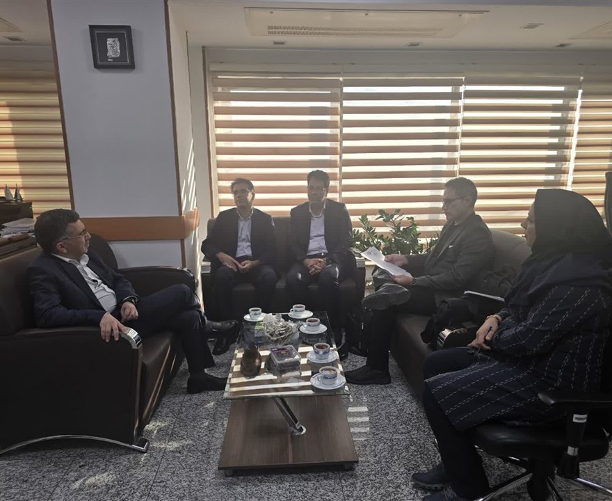 جلسه با معاون تحقیقات و فناوری وزارت بهداشت جناب آقای دکتر آخوندزاده با حضور آقای مهندس بنی اسدی و هیات همراه